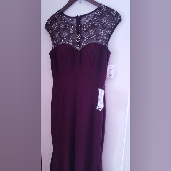 NWT Xscape Maroon/Plum Beaded Sleeveless Event Gown 8 - Picture 2 of 11